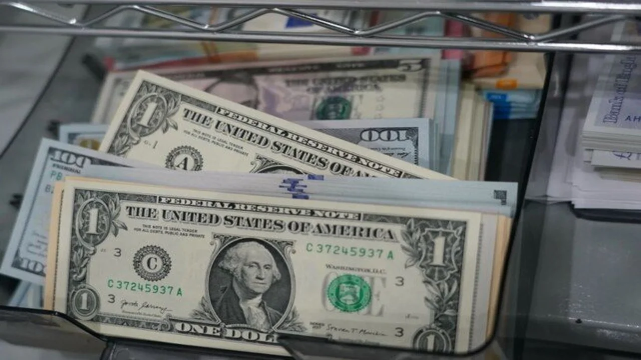 سعر الدولار مقابل الجنيه المصري اليوم الأربعاء 15 أبريل 2026